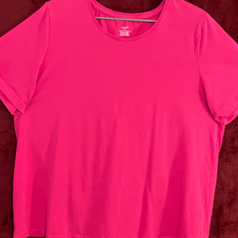 T-Shirt. Pink